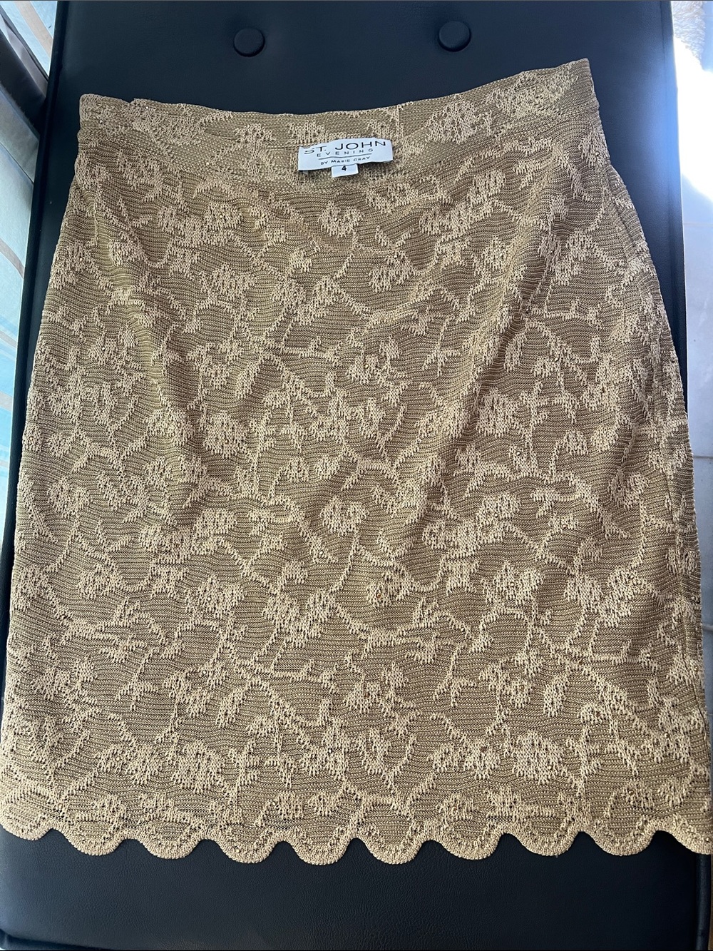 St. John Beige Lace-Texture Scalloped Hem Pencil Skirt